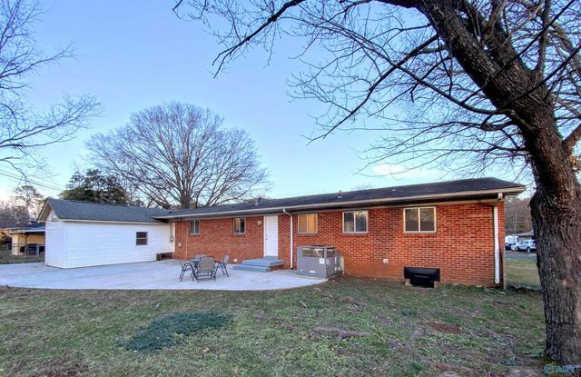 917 Speake Road NW, Huntsville, AL 35816