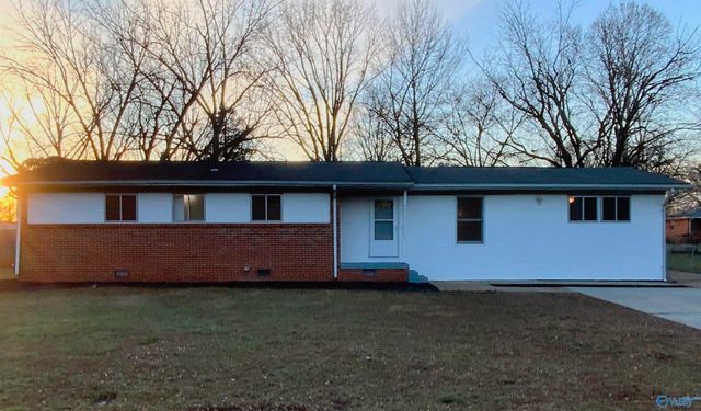 917 Speake Road NW, Huntsville, AL 35816