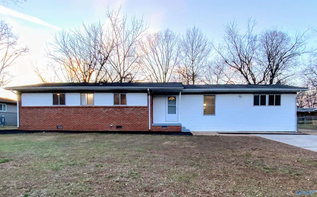 917 Speake Road NW, Huntsville, AL 35816