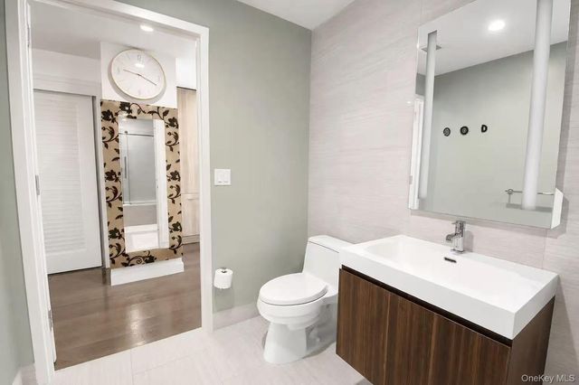 131-03 40th Road 20P, Flushing, NY 11354