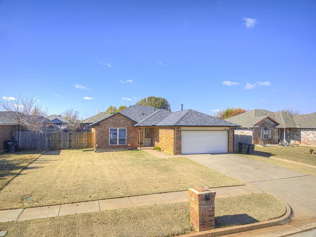 Image 1 of property listing at 1913 New Haven Court, Moore, OK 73160