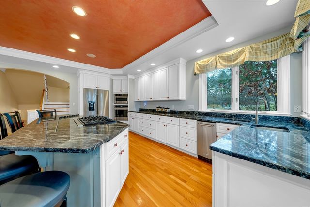 4 Andover Country Club Ln, Andover, MA 01810