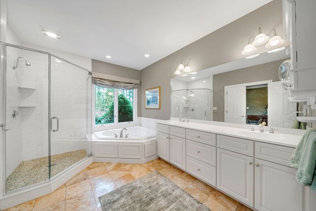 4 Andover Country Club Ln, Andover, MA 01810