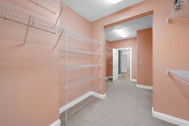 4 Andover Country Club Ln, Andover, MA 01810