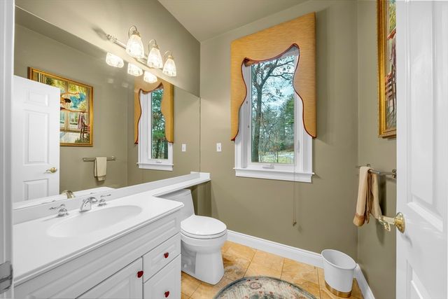 4 Andover Country Club Ln, Andover, MA 01810