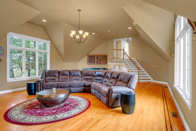 4 Andover Country Club Ln, Andover, MA 01810