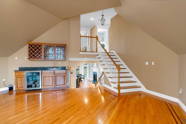4 Andover Country Club Ln, Andover, MA 01810