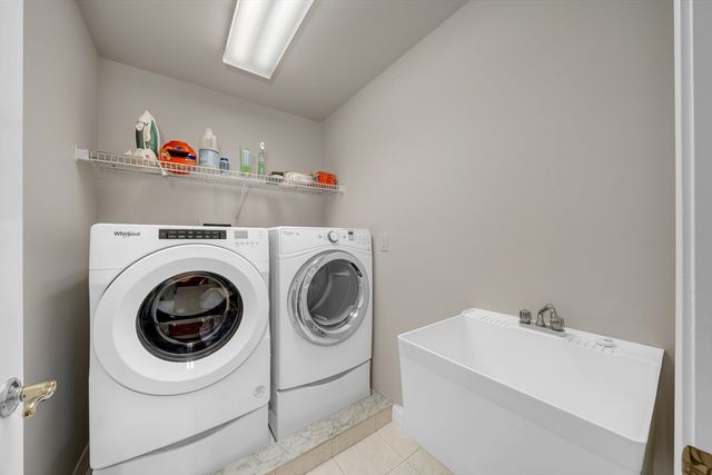 4 Andover Country Club Ln, Andover, MA 01810