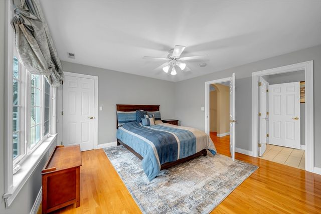 4 Andover Country Club Ln, Andover, MA 01810