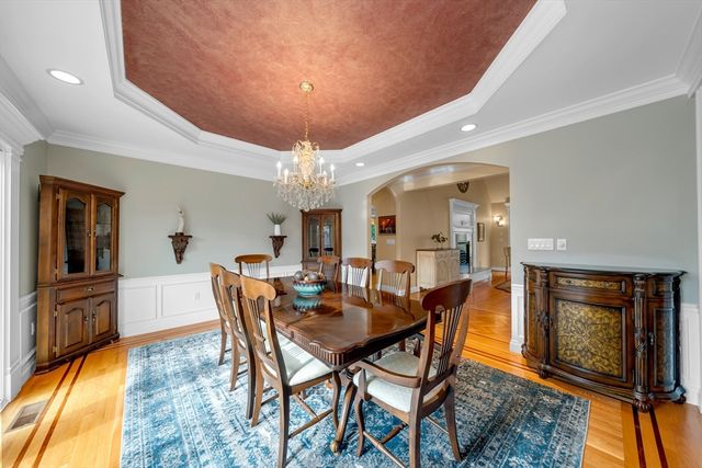 4 Andover Country Club Ln, Andover, MA 01810