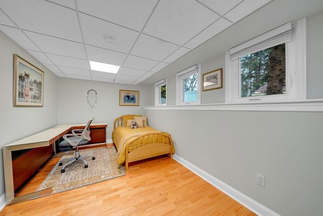 4 Andover Country Club Ln, Andover, MA 01810