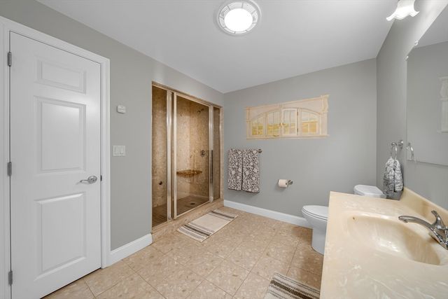4 Andover Country Club Ln, Andover, MA 01810