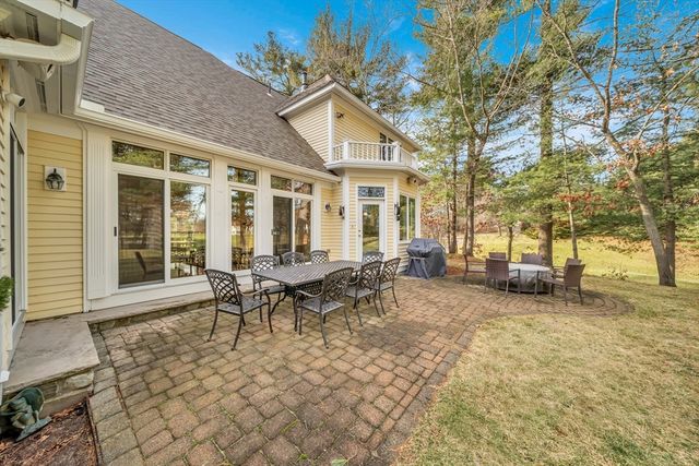 4 Andover Country Club Ln, Andover, MA 01810