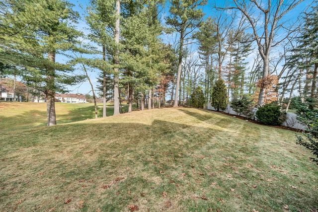 4 Andover Country Club Ln, Andover, MA 01810
