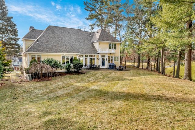 4 Andover Country Club Ln, Andover, MA 01810
