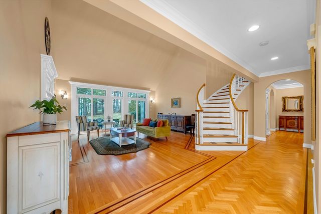 4 Andover Country Club Ln, Andover, MA 01810