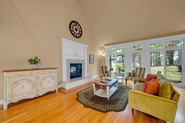 4 Andover Country Club Ln, Andover, MA 01810