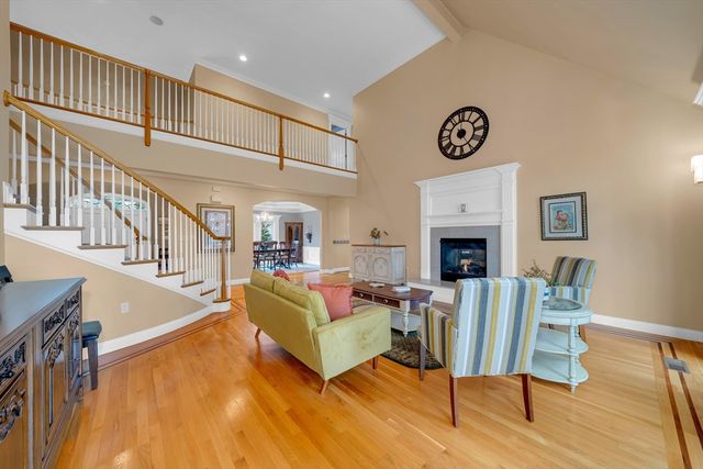 4 Andover Country Club Ln, Andover, MA 01810