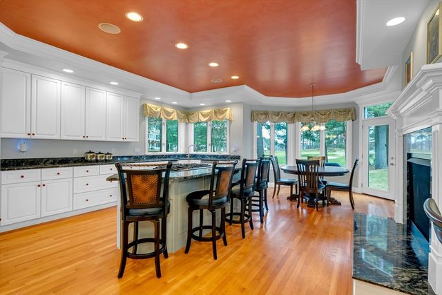 4 Andover Country Club Ln, Andover, MA 01810