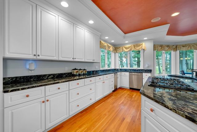 4 Andover Country Club Ln, Andover, MA 01810