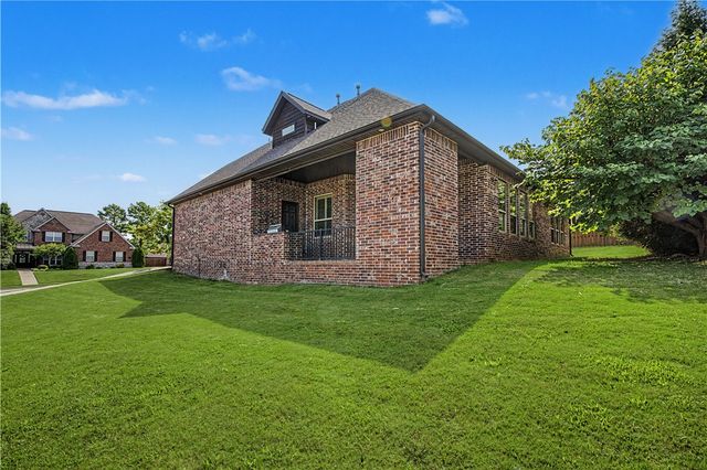 6600 Willowridge Lane, Rogers, AR 72758