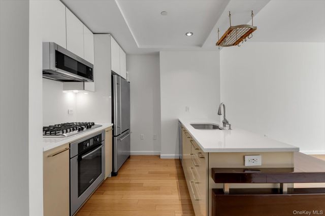 2415 Queens Plaza N 6B, Long Island City, NY 11101