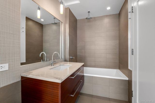 2415 Queens Plaza N 6B, Long Island City, NY 11101