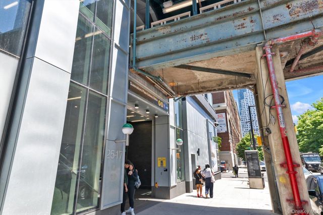 2415 Queens Plaza N 6B, Long Island City, NY 11101