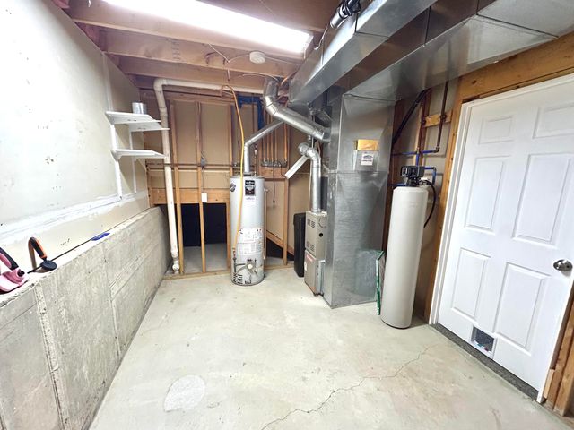 206 Charyridge Drive, Kent City, MI 49330