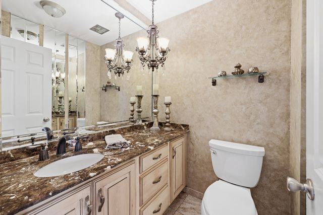 715 Pinecroft Drive, Roselle, IL 60172