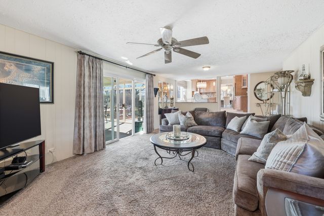 715 Pinecroft Drive, Roselle, IL 60172