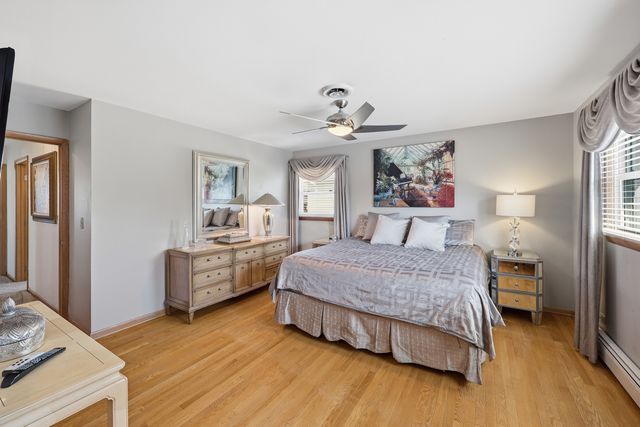 715 Pinecroft Drive, Roselle, IL 60172