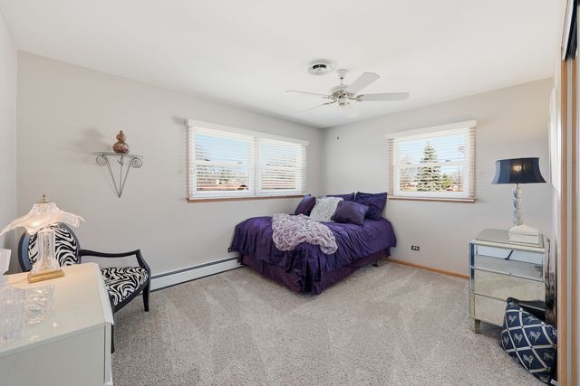 715 Pinecroft Drive, Roselle, IL 60172