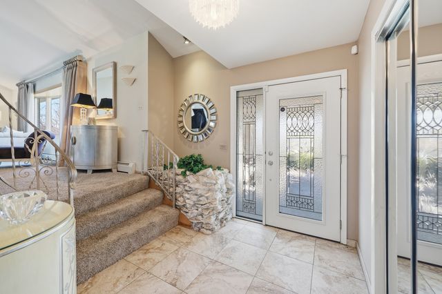 715 Pinecroft Drive, Roselle, IL 60172