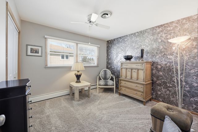 715 Pinecroft Drive, Roselle, IL 60172