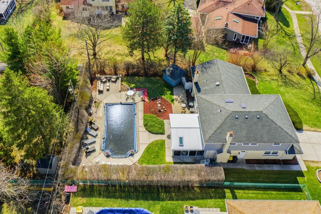 715 Pinecroft Drive, Roselle, IL 60172