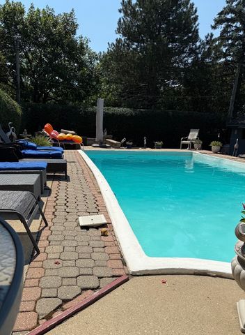 715 Pinecroft Drive, Roselle, IL 60172