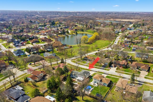 715 Pinecroft Drive, Roselle, IL 60172