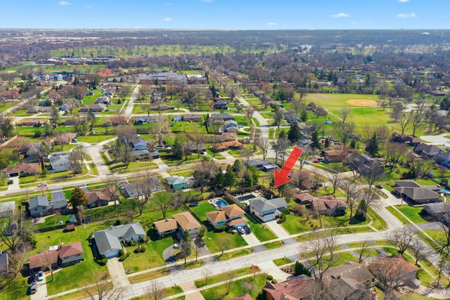 715 Pinecroft Drive, Roselle, IL 60172