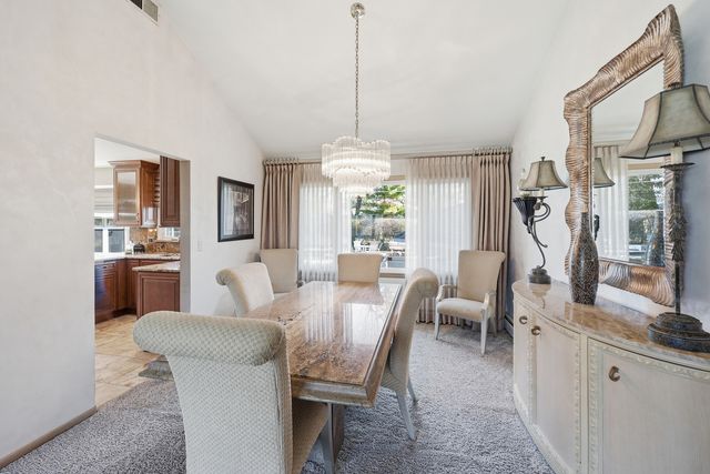 715 Pinecroft Drive, Roselle, IL 60172