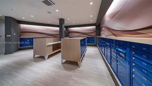 19401 W Dixie Hwy 206, Miami, FL 33180