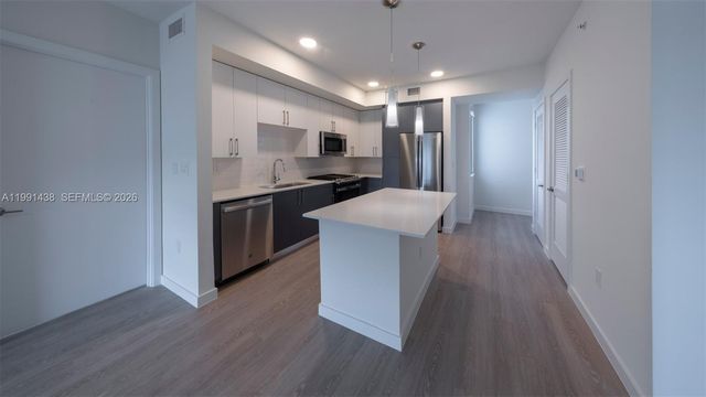 19401 W Dixie Hwy 206, Miami, FL 33180