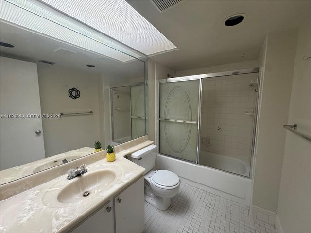 12500 SW 5th Ct 112M, Pembroke Pines, FL 33027