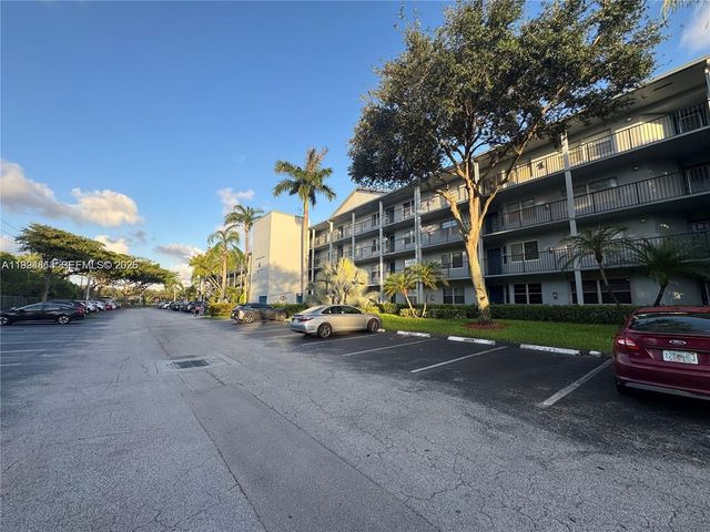 12500 SW 5th Ct 112M, Pembroke Pines, FL 33027