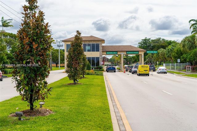 12500 SW 5th Ct 112M, Pembroke Pines, FL 33027