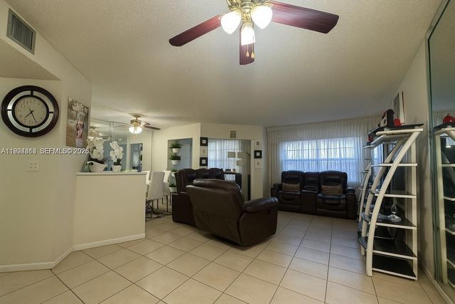 12500 SW 5th Ct 112M, Pembroke Pines, FL 33027