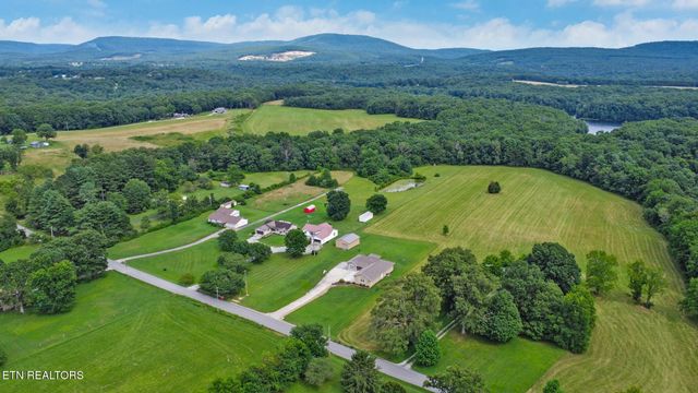 1432 Sawmill Rd, Crossville, TN 38555