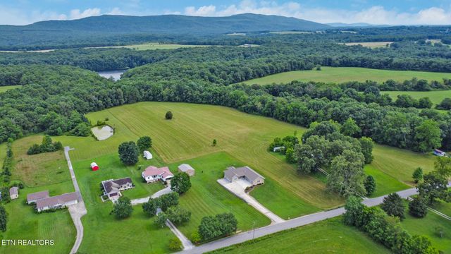 1432 Sawmill Rd, Crossville, TN 38555