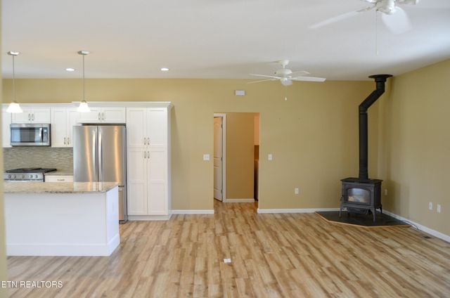 1432 Sawmill Rd, Crossville, TN 38555