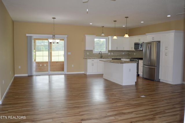 1432 Sawmill Rd, Crossville, TN 38555